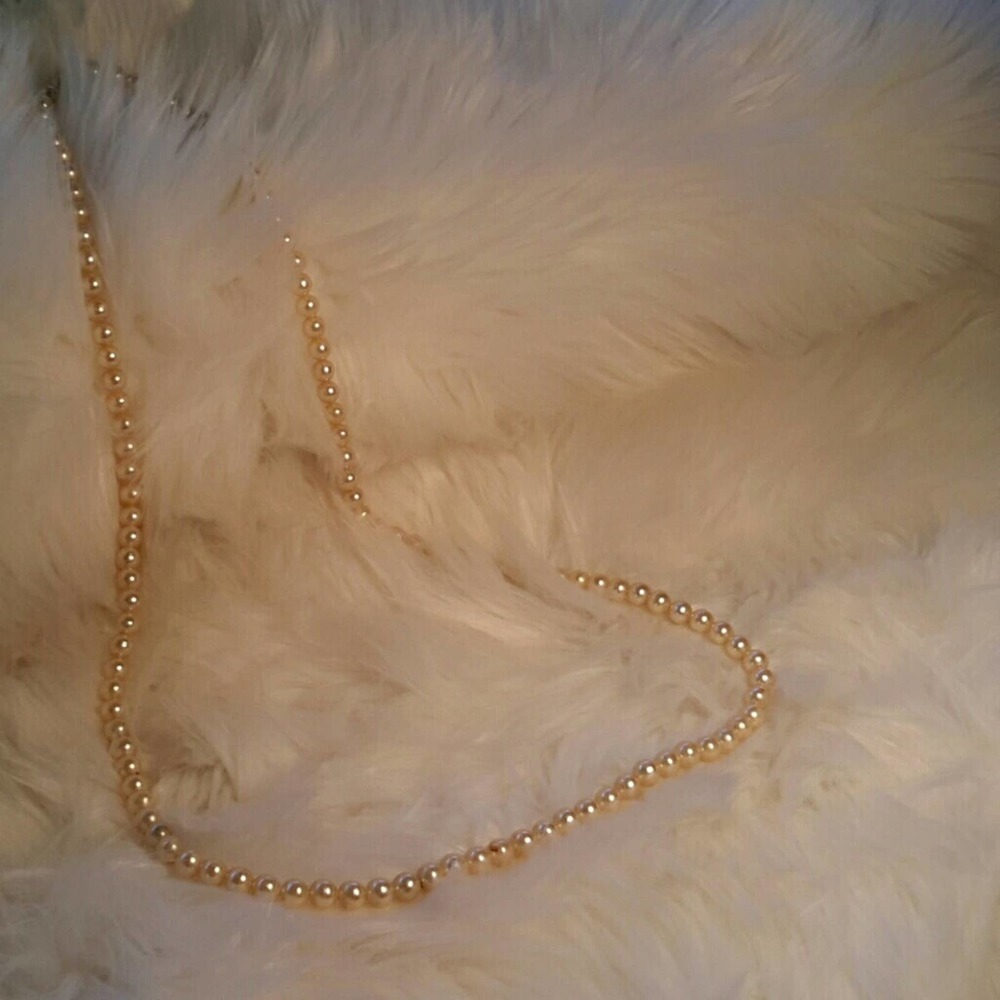 LONG Pearl Strand Necklace Realistic Faux Pearls WHITE CREAM Vintage Costume - Picture 7 of 9